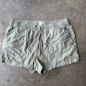 H&M Women's Green Linen shorts